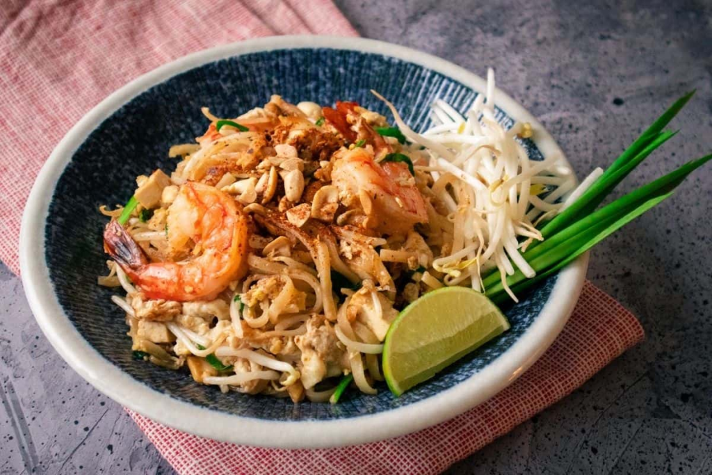 图片[2]-✨ Pad Thai: The Iconic Thai Stir-Fried Noodle Dish ✨ - Ayany Travel-Ayany Travel