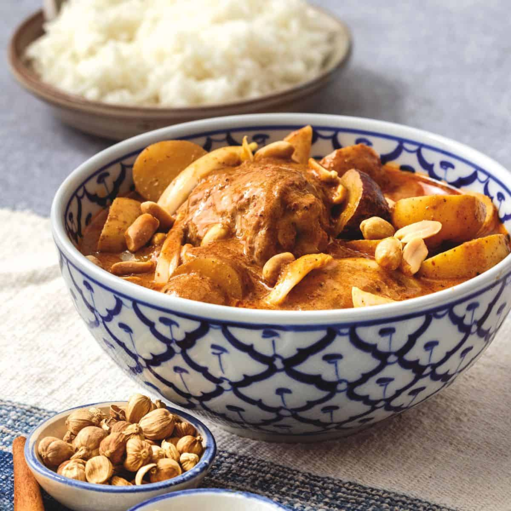 图片[3]-✨ Massaman Curry: A Rich and Mild Thai Favorite ✨ - Ayany Travel-Ayany Travel