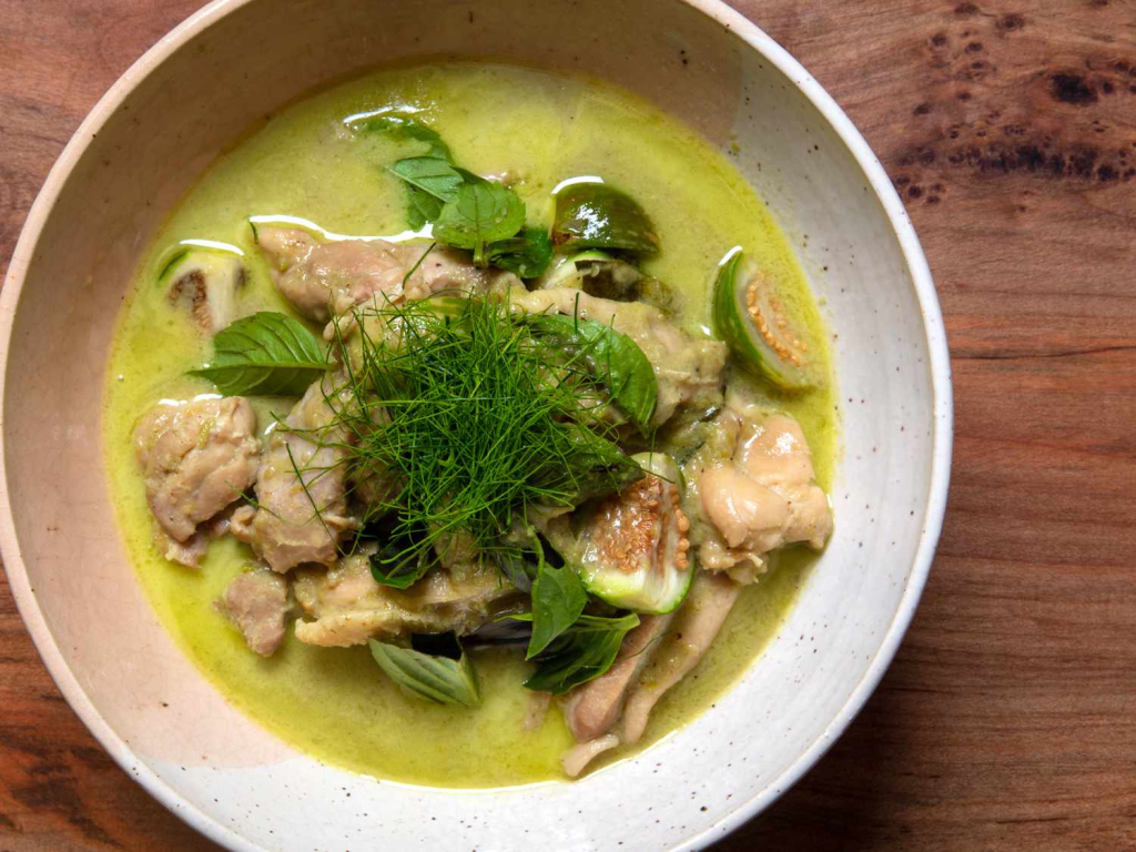 图片[2]-✨ Gaeng Keow Wan Gai: Thai Green Curry Chicken ✨ - Ayany Travel-Ayany Travel